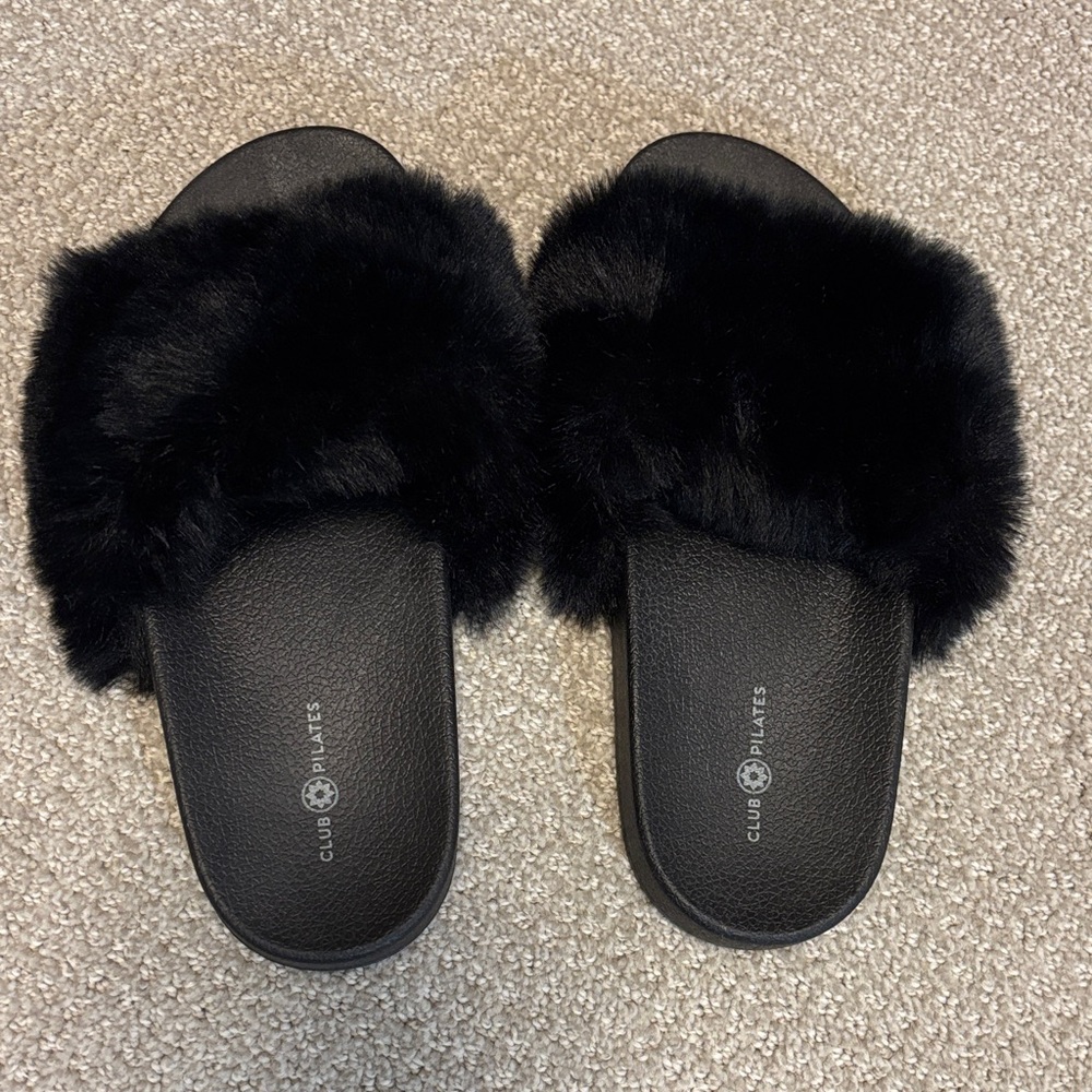 Club Pilates Women's Black Furry Slippers